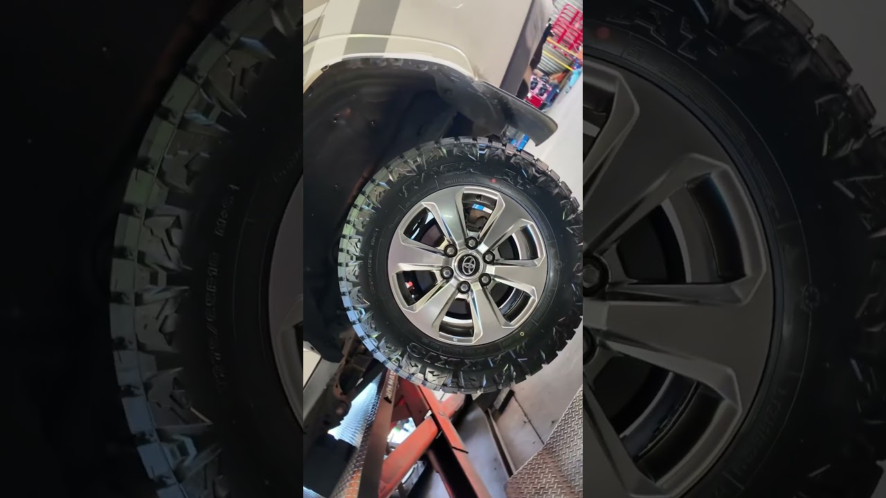 Land Cruiser 300 Series with Maxxis RAZR AT811 Tyres 