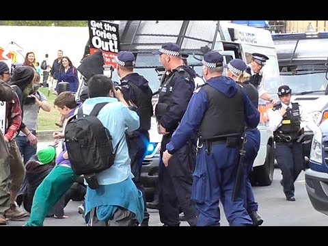 Protesters obstruct Police vehicles in London - YouTube