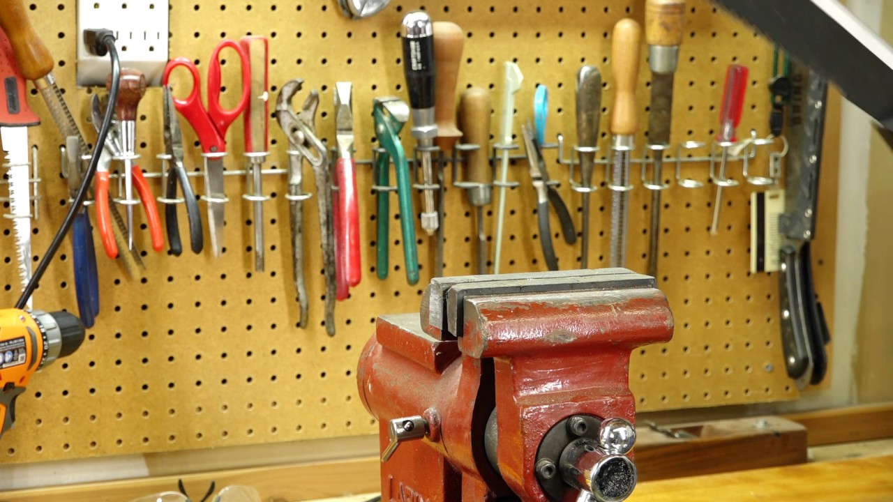 Smith's Consumer Products Store. AXE & MACHETE SHARPENER