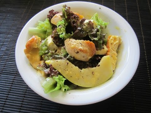 Салат с курицей и грушей