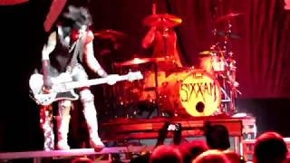 Sixx A.M. "Not Go Quietly" 2016