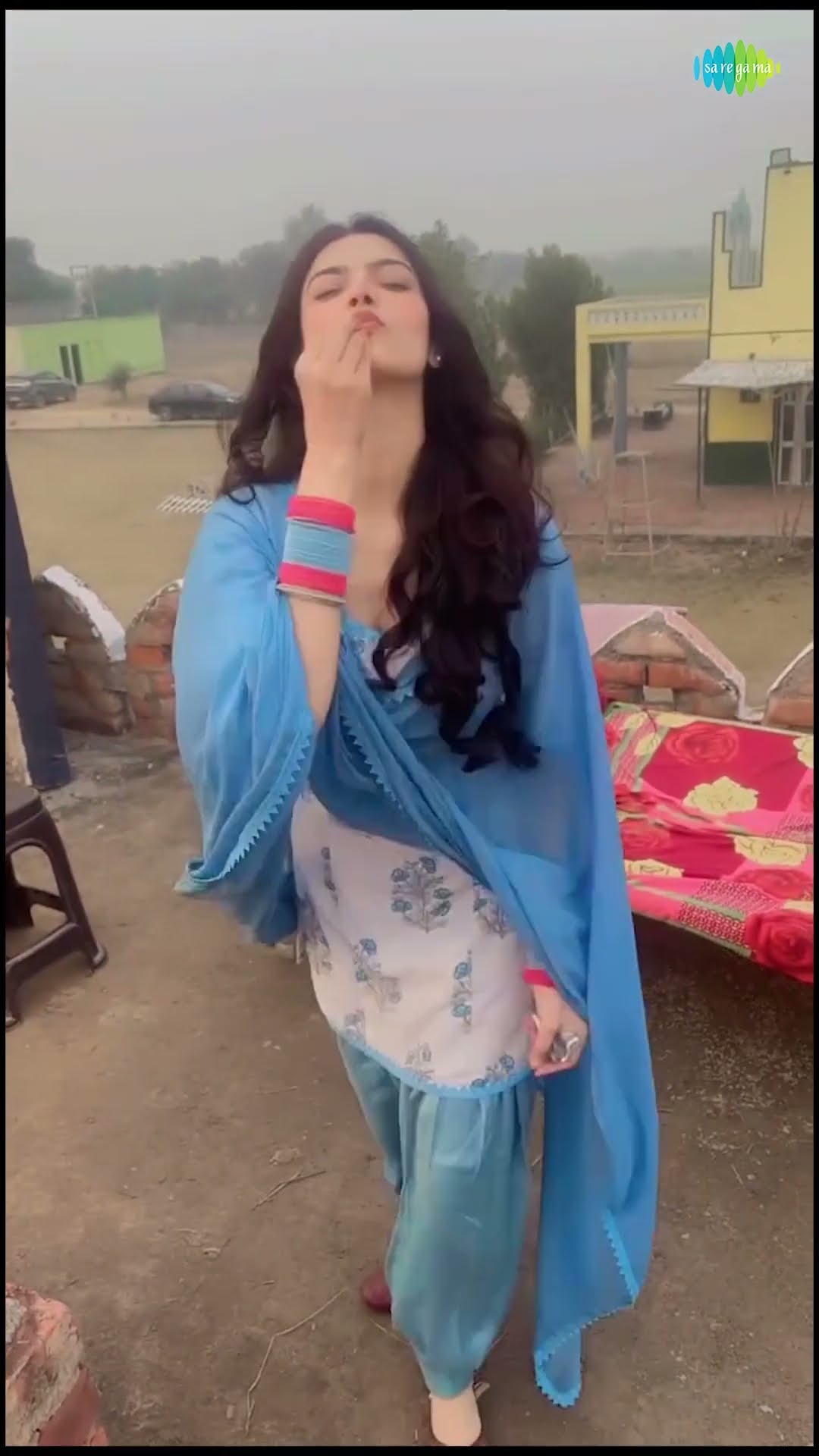 #sonammalik vibing on #arrahkeothlali with #powerstarpawansingh #saregamahumbhojpuri