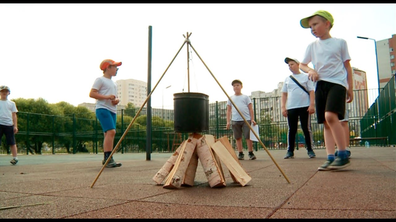 Тим спорт тюмень. Спорт во дворе анонс. Игра ф футбол с соблюдением социальной дистанции. Спорт во дворе одним словом. Барабан стремительного лагеря.