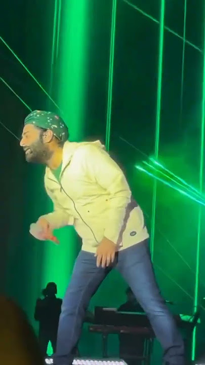 Arijit Singh dancing and singing in First class song #arijitsingh#arijitsinghlive #firstclass#kalank