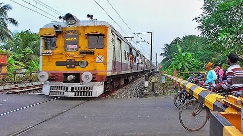 Heavy Crowded Level Crossing | Speedy Modern ICF Medha & Old Conventional EMU trains Skip Railgate