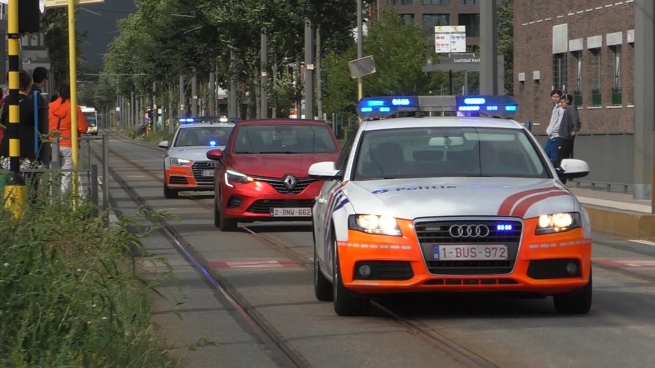 2x Audi A4 Wegpolitie Antwerpen begeleidt voertuig met spoed over de