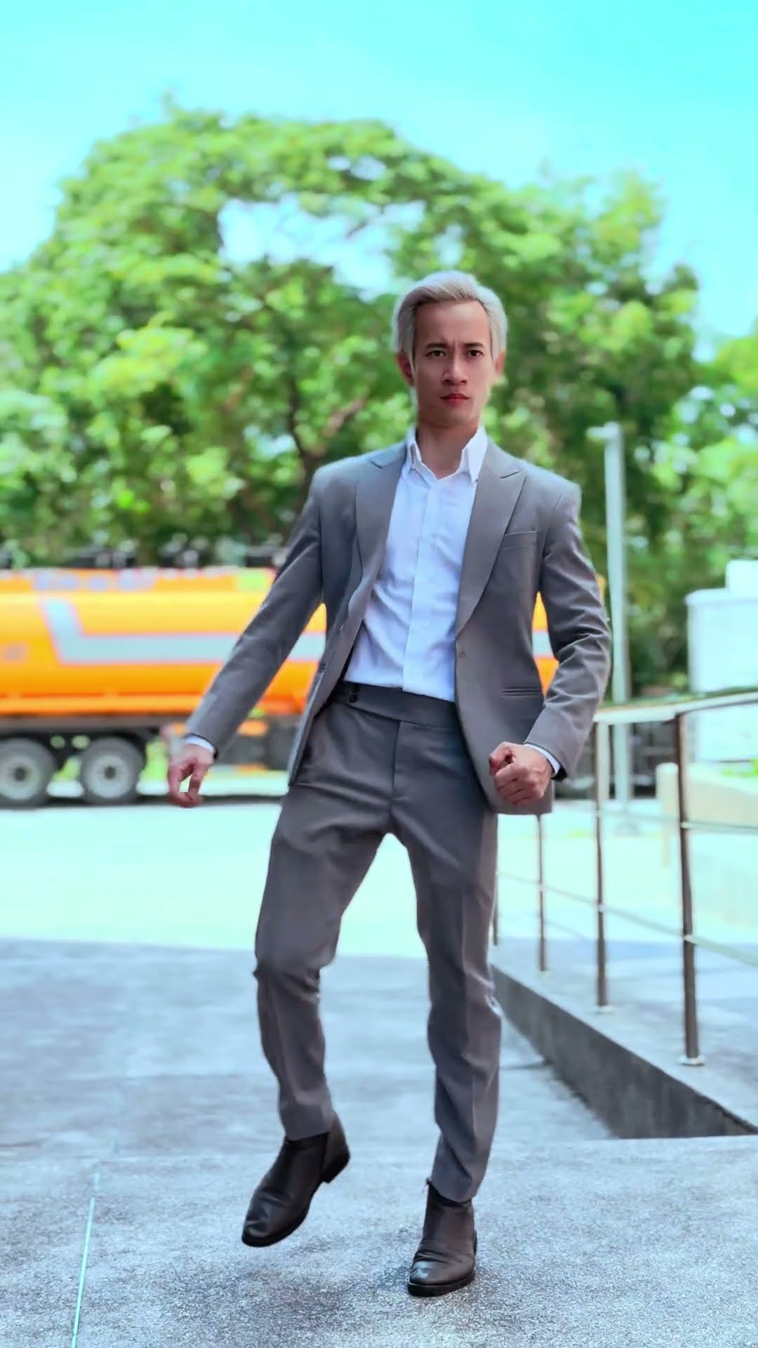 Tự vệ đường phố | nhắm vào hạ bộ.