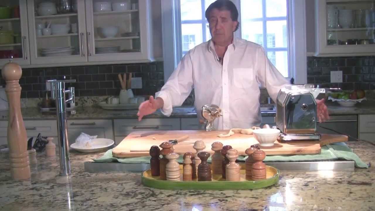 Artisanal Pasta Tools: The Cavatelli Maker
