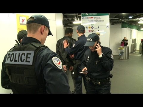 Vidéo: Comment devient-on sergent de police ?