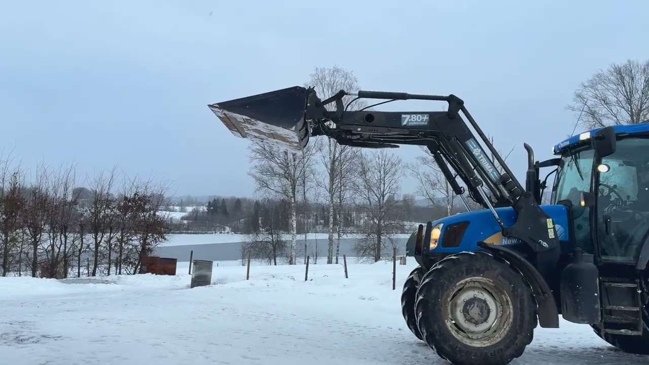 Traktor NEW HOLLAND TS135A 4WD