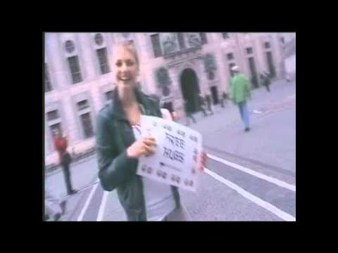 Free Hugs in