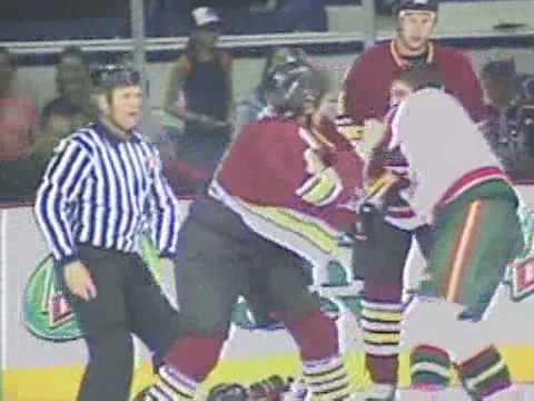 Chicago Wolves vs Houston Aeros scrums + fight