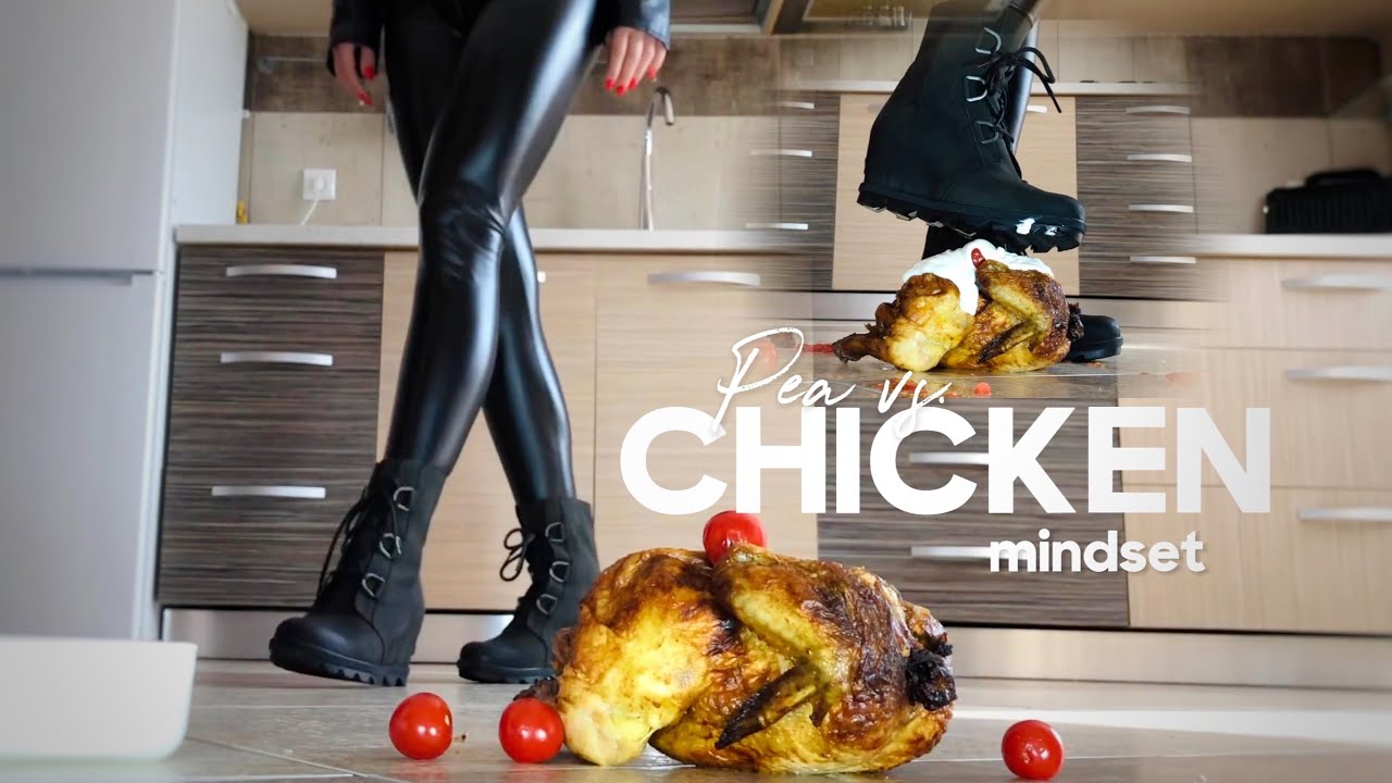 Ботинки Воина против Цыпленка! Давка Еды! Странно Удовлетворяющее! ASMR