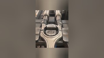 Drijfstang die eruitziet alsof hij kapot is, maar eigenlijk geniaal is. #motor #fabricage #monteur