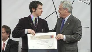Piñera alaba "irreverencia" de Nicanor Parra en entrega de Premio de Poesía