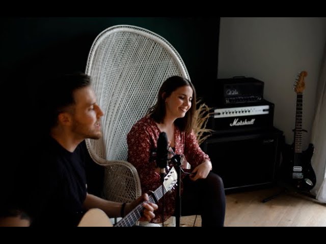 Marie & Sascha - Everytime I Look For You (blink-182 Cover)