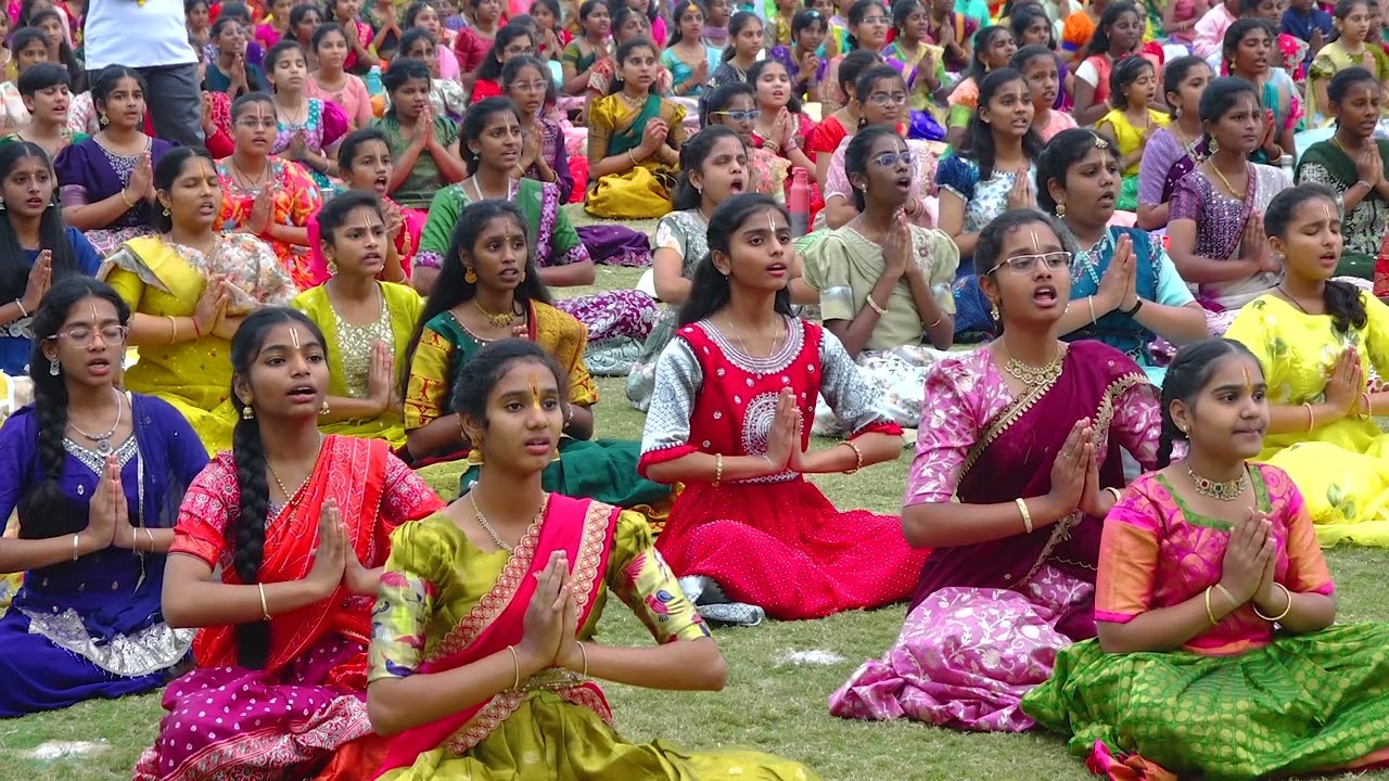 Montessori Indus Group of School Students Chanting 20 Bhagavad Gita Slokas with Devotion&Discipline