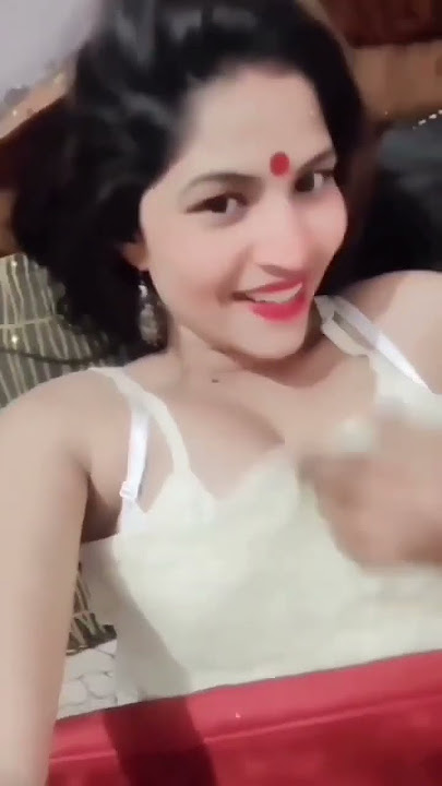 viral bhabhi showing bra🤤 #hot #sexy  #viral #viralshorts #shorts #bhabhi #feed #ytshort #bra #sexy