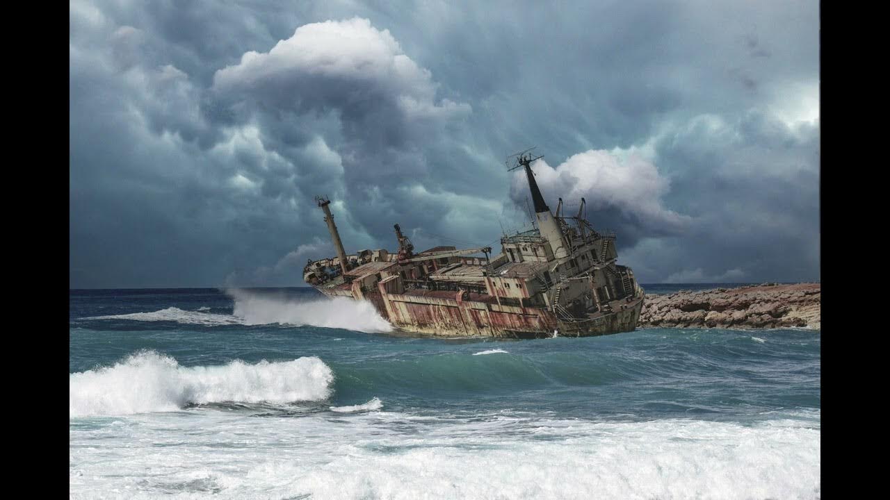 Крушение корабля. Какие были кораблекрушения. Какие были кораблекрушения. Риф кораблекрушения. Корабли потерпевшие крушение.