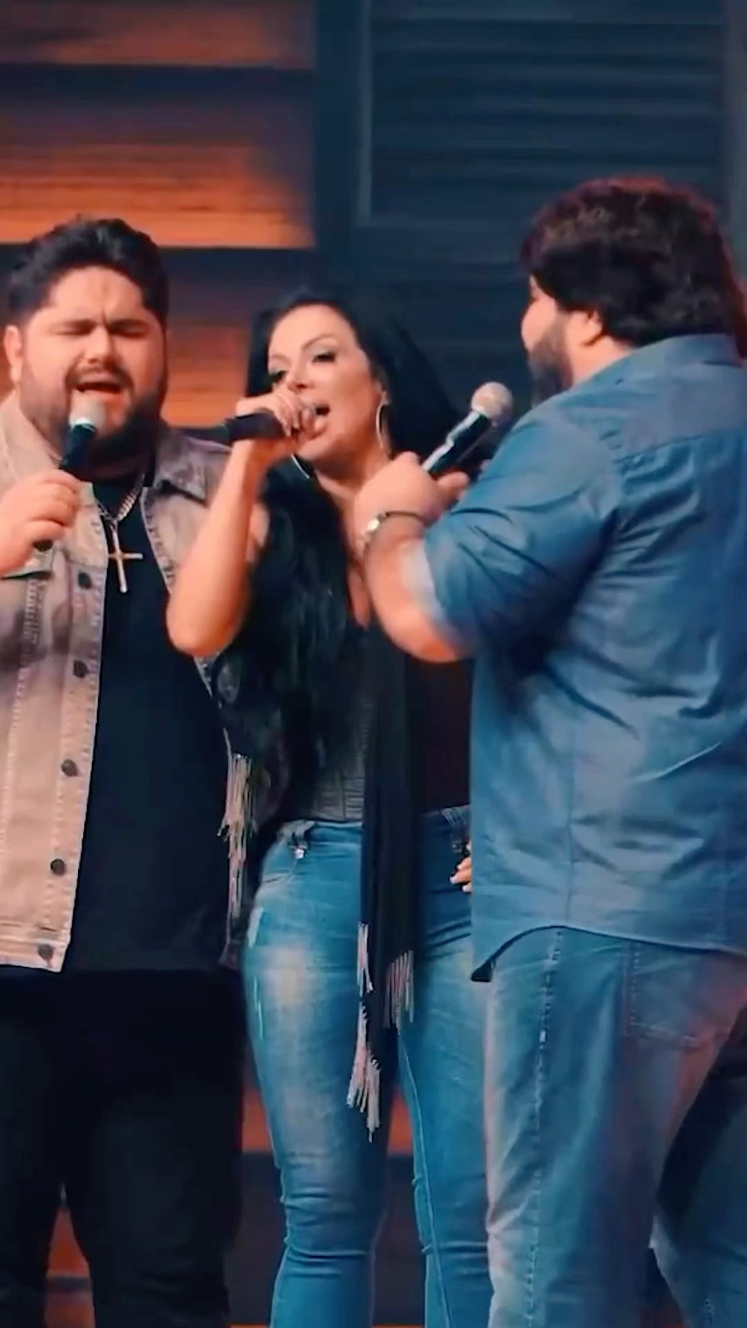 E essa mooodaa genteee.. escuta Aíiii!! PQP? #sertanejo #valeriabarros #musica