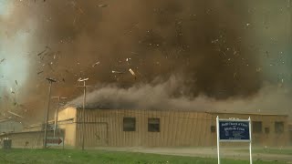 CLOSE TORNADO TEARS THROUGH TOWN - Madill Oklahoma 4-22-20