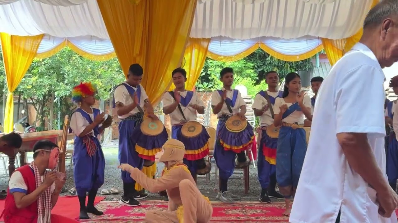 ឣនុមោទនាកថិនទានសាមគ្គី ដង្ហែរទៅកាន់វត្តឣំពិលទឹក