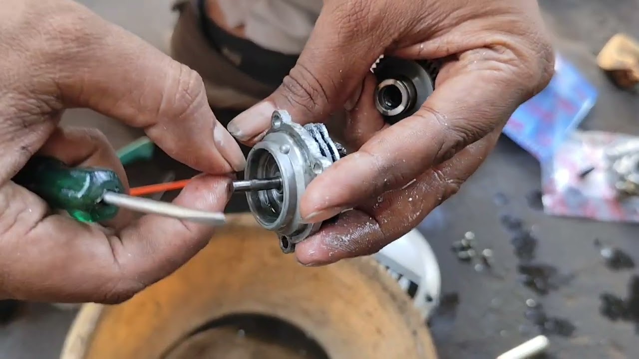 Yamaha Rx135 :  How to Repair 2t Oil Pump Rx100 & Rx135 Both