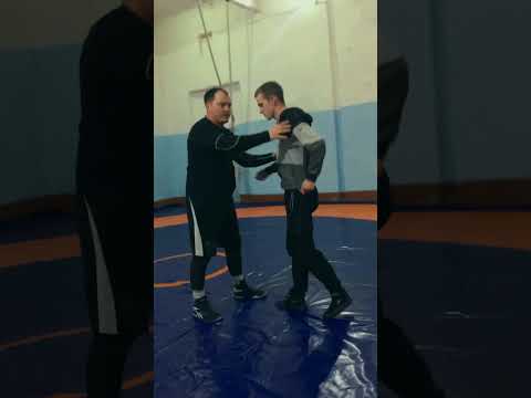 Видео: Контратака от «ломка» когда соперник забрал голову и отключил руку