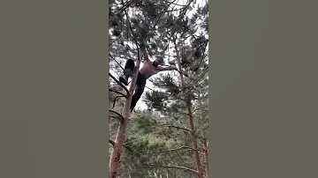 Jane VS Tarzan Jane Barefoot Climb Motivation Jungle Tarzan Tree Training 2023 
