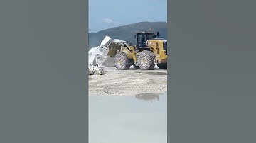 CAT front end wheel loader dropping some stones  #mining #marble #cat