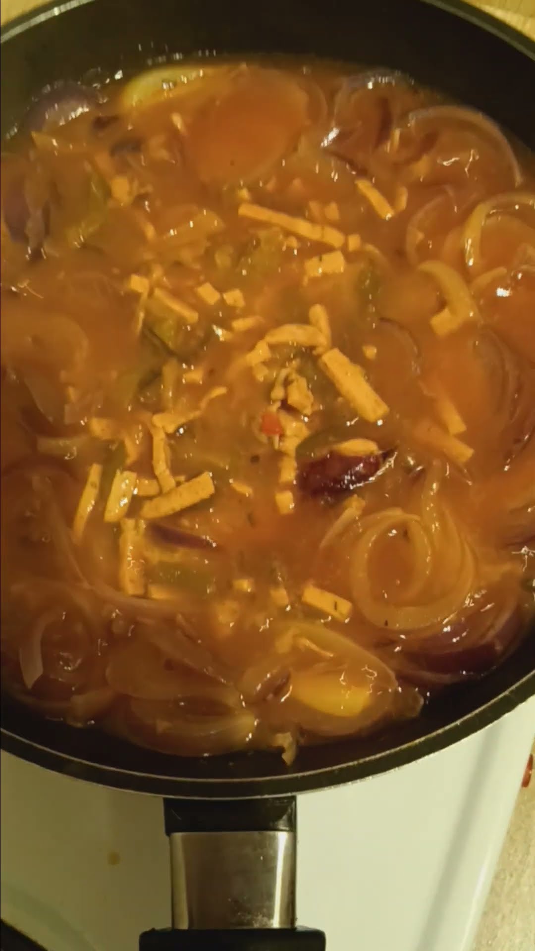 Zwiebelgulasch mit (X) tra Gemüse - YouTube