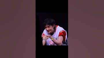 his reaction😂 #Straykids #hyunjin #stay #ceremony #fansign #skz #karma #comeback #kpop #shorts #fyp