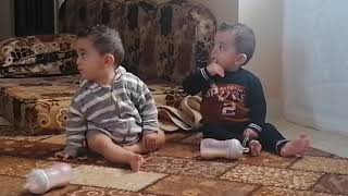 هذا ابي مع التوأم ورد وجود على  اليوتيوب و رضاعة مشتركة This is my dad with the twins. hOn YouTube