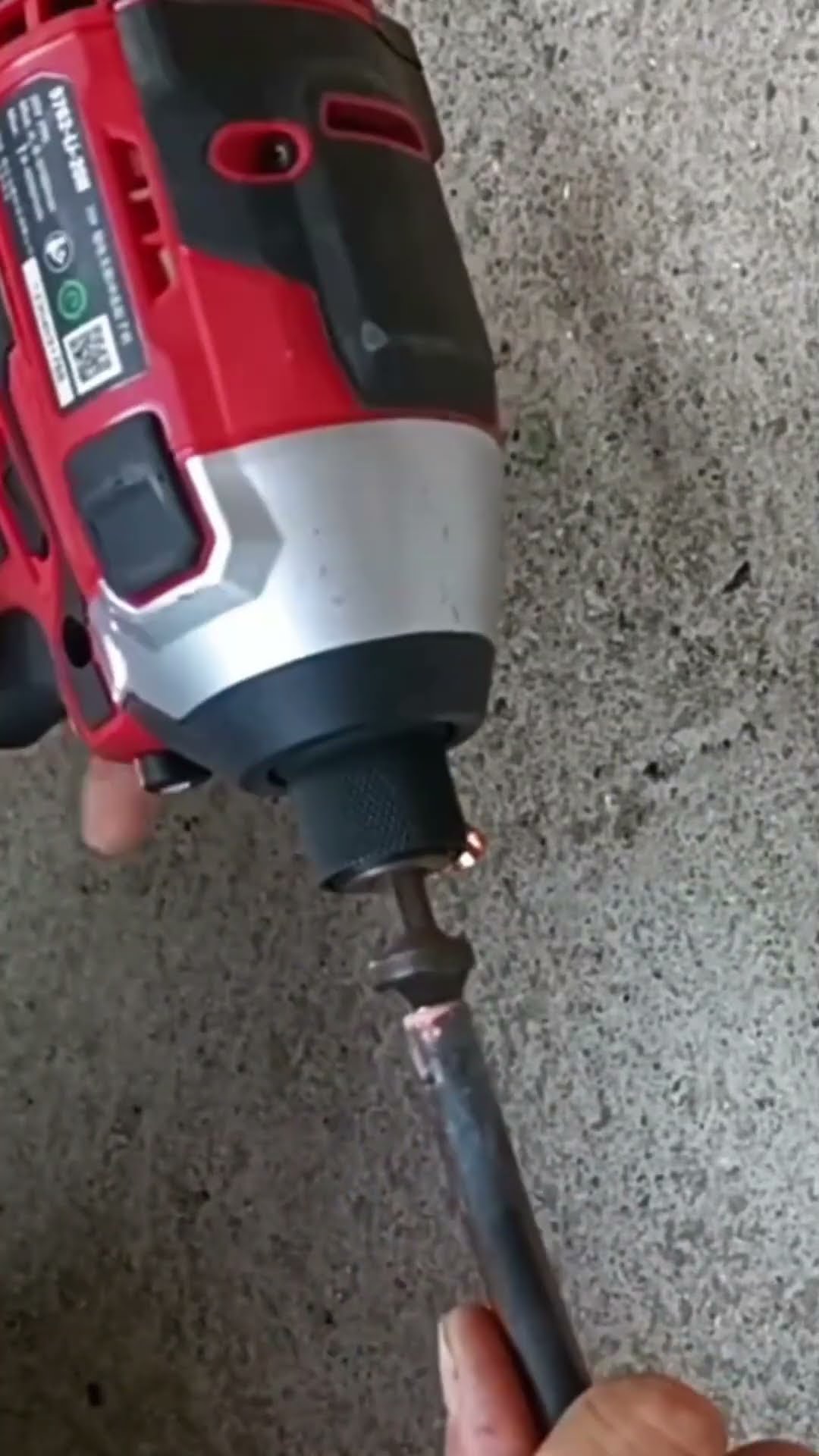 Connecting copper pipes to air conditioners- Good tools and machinery make work easy