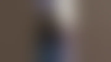 تحرش بفتاة منقبه وهي مبسوطه وبتضحك 