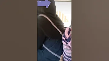 تحرش بفتاة منقبه وهي مبسوطه وبتضحك 