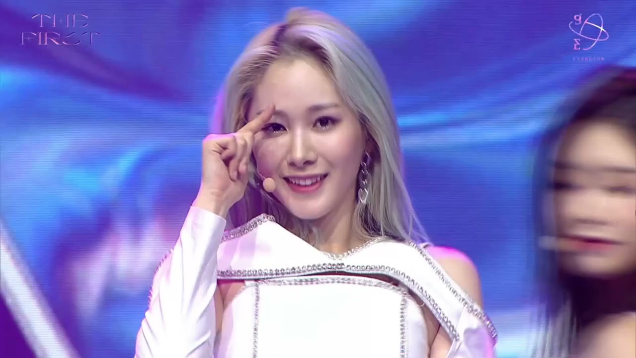 EVERGLOW - BON BON CHOCOLAT | EVERGLOW ONLINE CONCERT