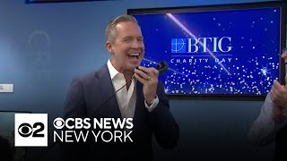 CBS News New York's Chris Wragge emcees charity event at Manhattan financial firm