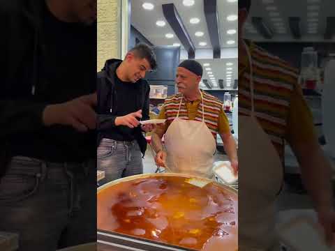 العم ابو حمدي ملك الكنافة النابلسية