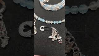 комплект из топаза и горного хрусталя на мемори проволоке