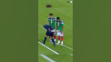 Don’t let this referee use the spray 💀