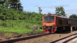 Alsthom 4105 ทำรถเร็ว ข.102 เข้าสถานีแม่เมาะ 18/6/60
