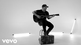 Video thumbnail of "Kameron Marlowe - Giving You Up (Acoustic)"