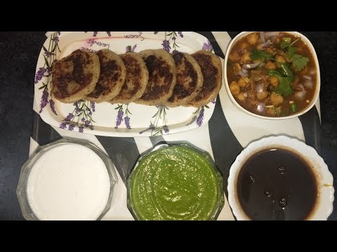 छोले आलू टिक्की चाट। North indian popular street food chole aloo tikki chaat recipe.