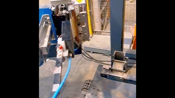 Labeling the Central roll of the pallet #automation #maintenance #engineering #maintenance #mechanic