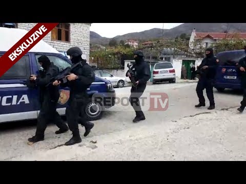 Report TV- 'Renea' në Gjirokastër, qëllohet me kallash ndaj policisë në ceremoninë e ushtarëve grekë