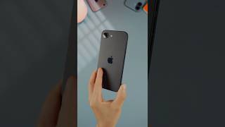 Unboxing the iPhone 16e in Matte Black 🖤