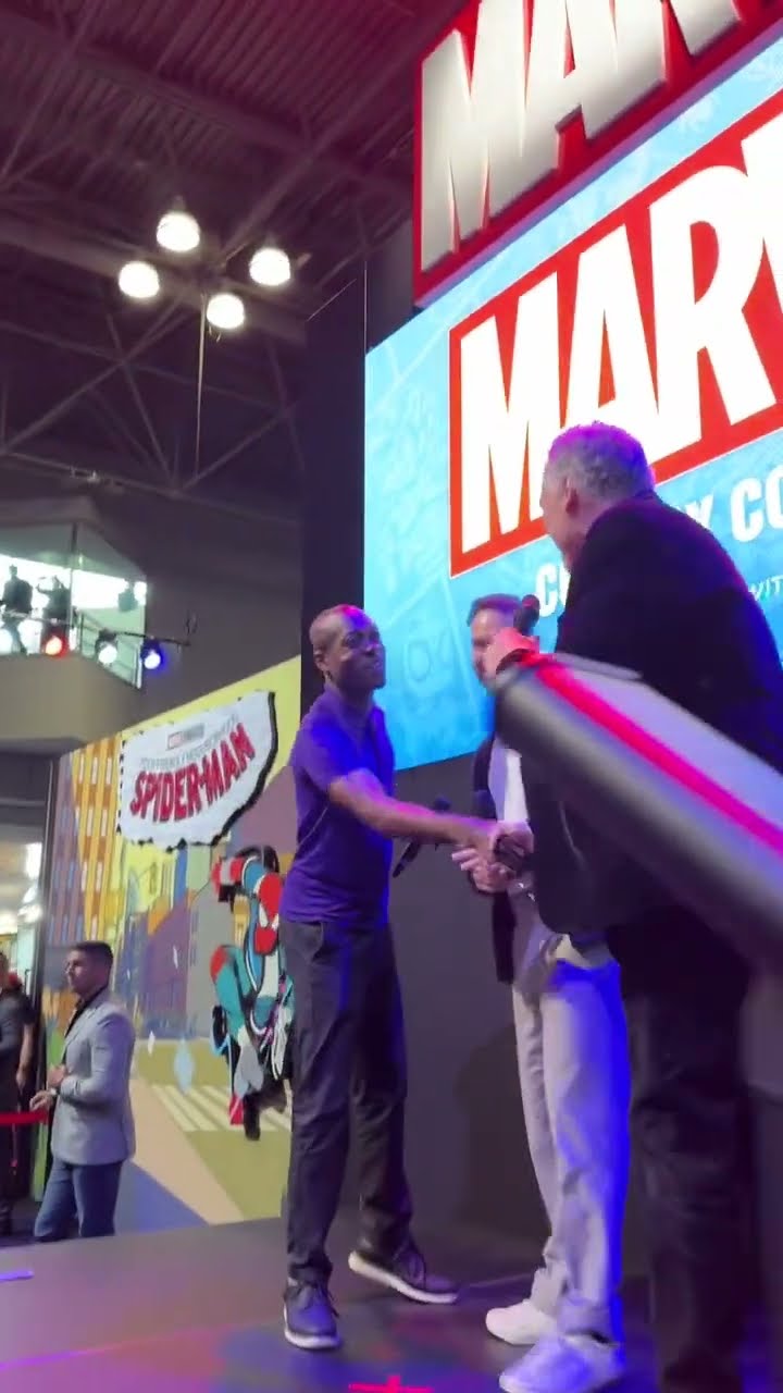 Think this guy could win a Daredevil cosplay contest? #MarvelNYCC