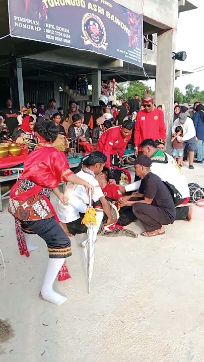 Sempat-sempat narik kalinya#shoert #kudakepang #jaranan #kesurupan