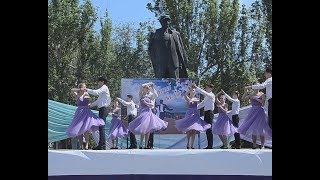 Феодосийские выпускники танцевали вальс на центральной площади города